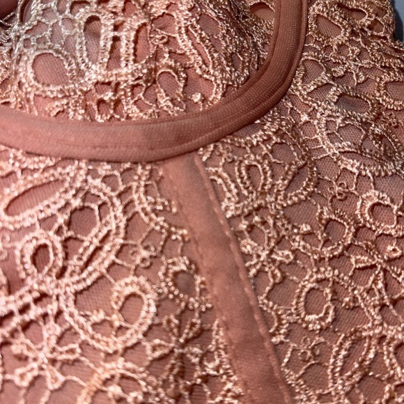 Revamped cocktail free BNWT in a peachy pink - Picture 2 of 5